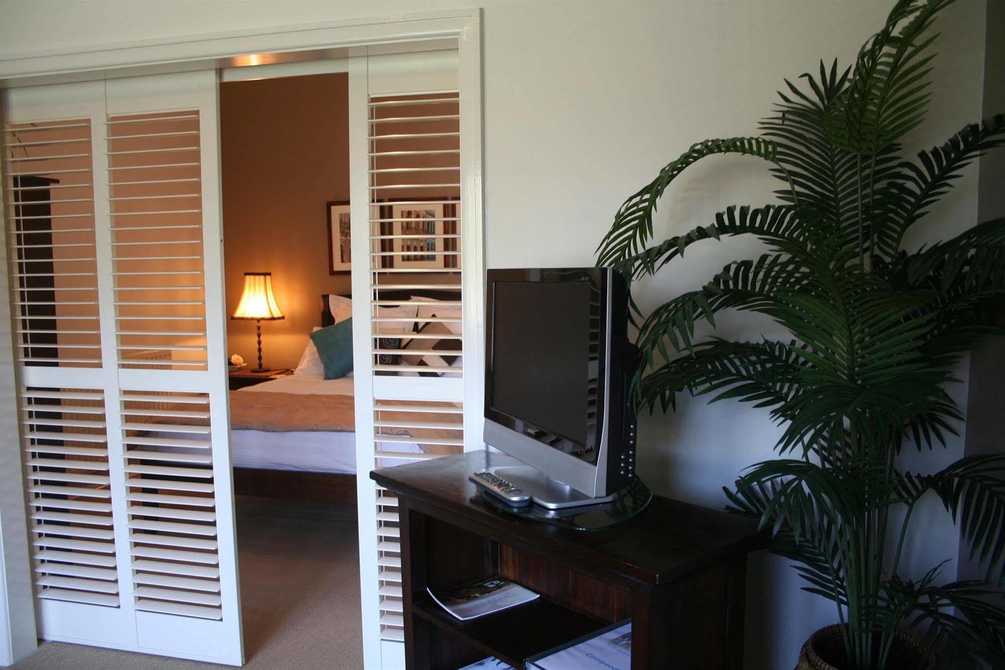 Plantation House At Whitecliffs Bed And Breakfast Rye Bagian luar foto
